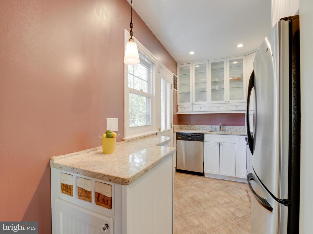 7899 Chicago Avenue Silver Spring, MD 20910 - Photo 16 of 49 Updated Kitchen