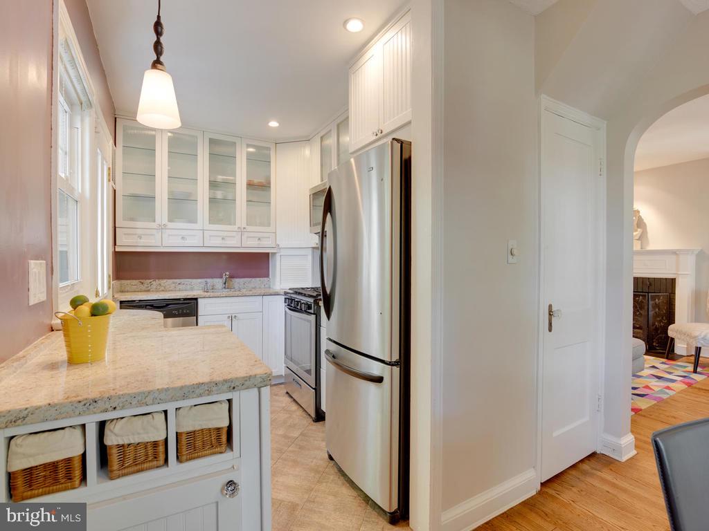 7899 Chicago Avenue Silver Spring, MD 20910 - Photo 17 of 49 Granite Countertops & Custom Cabinets