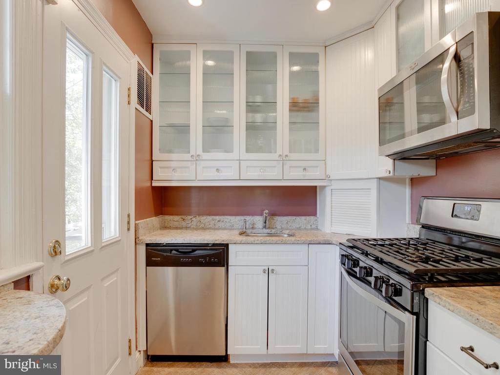 7899 Chicago Avenue Silver Spring, MD 20910 - Photo 18 of 49 Upgraded Stainless Steel Appliances