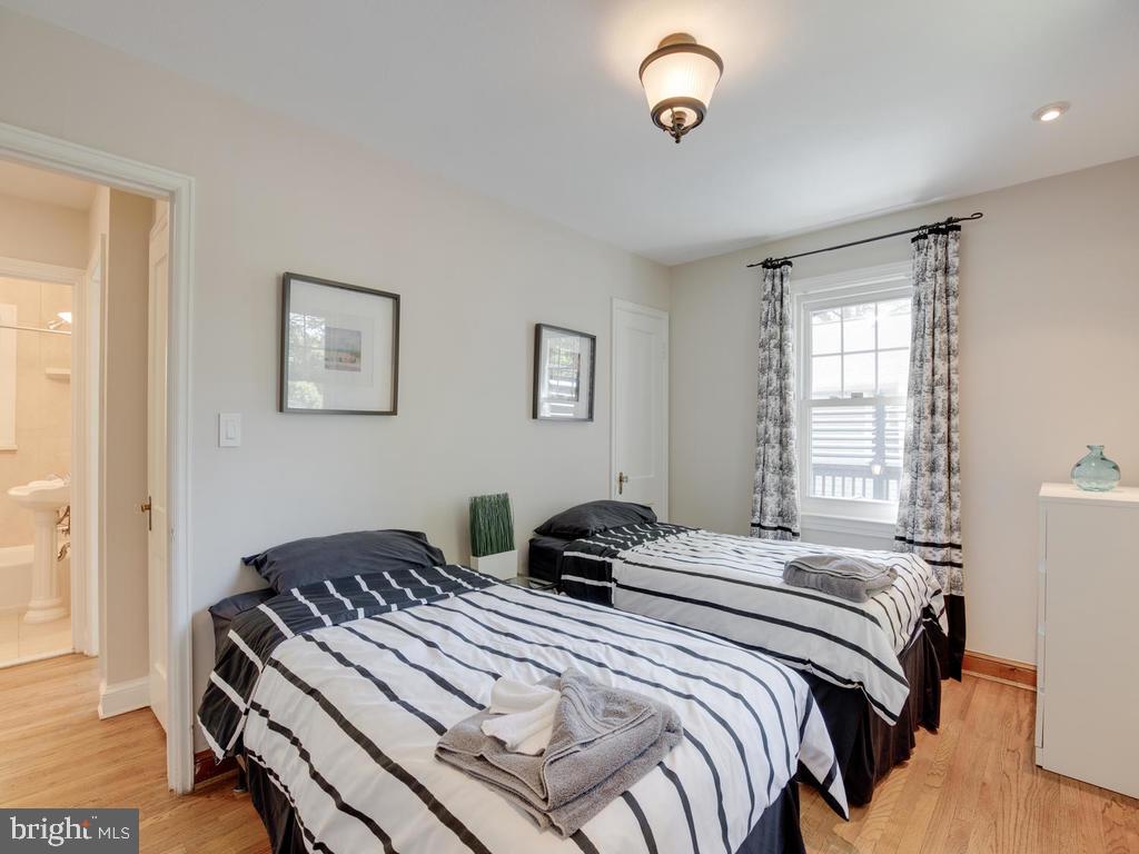 7899 Chicago Avenue Silver Spring, MD 20910 - Photo 24 of 49 Gallery Image 24