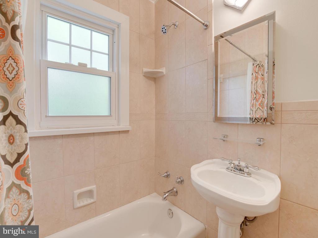 7899 Chicago Avenue Silver Spring, MD 20910 - Photo 27 of 49 Updated Full Bath #2