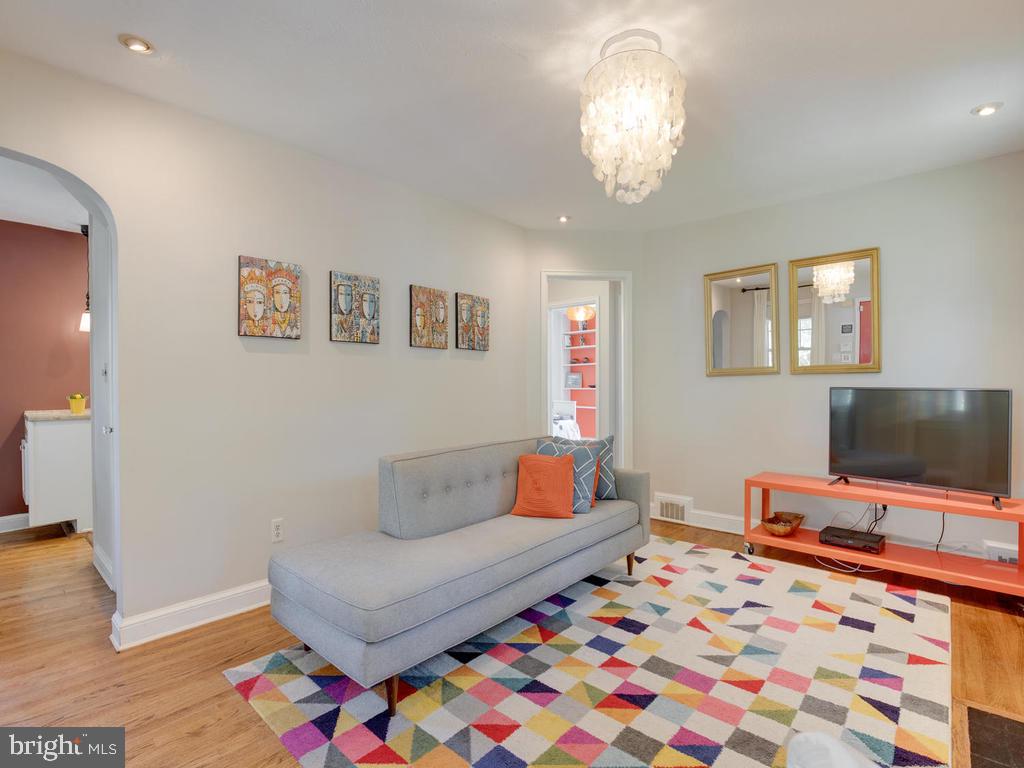 7899 Chicago Avenue Silver Spring, MD 20910 - Photo 8 of 49 Beautiful Hardwood Floors