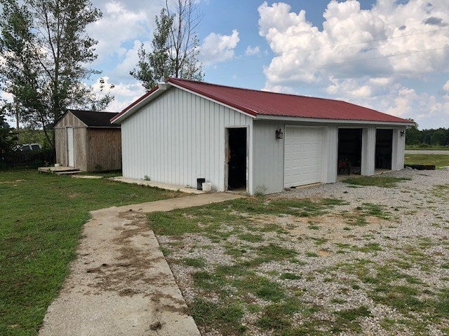229 Poplar Grove Road Summer Shade, KY 42166 - Photo 14 of 21 Gallery Image 14