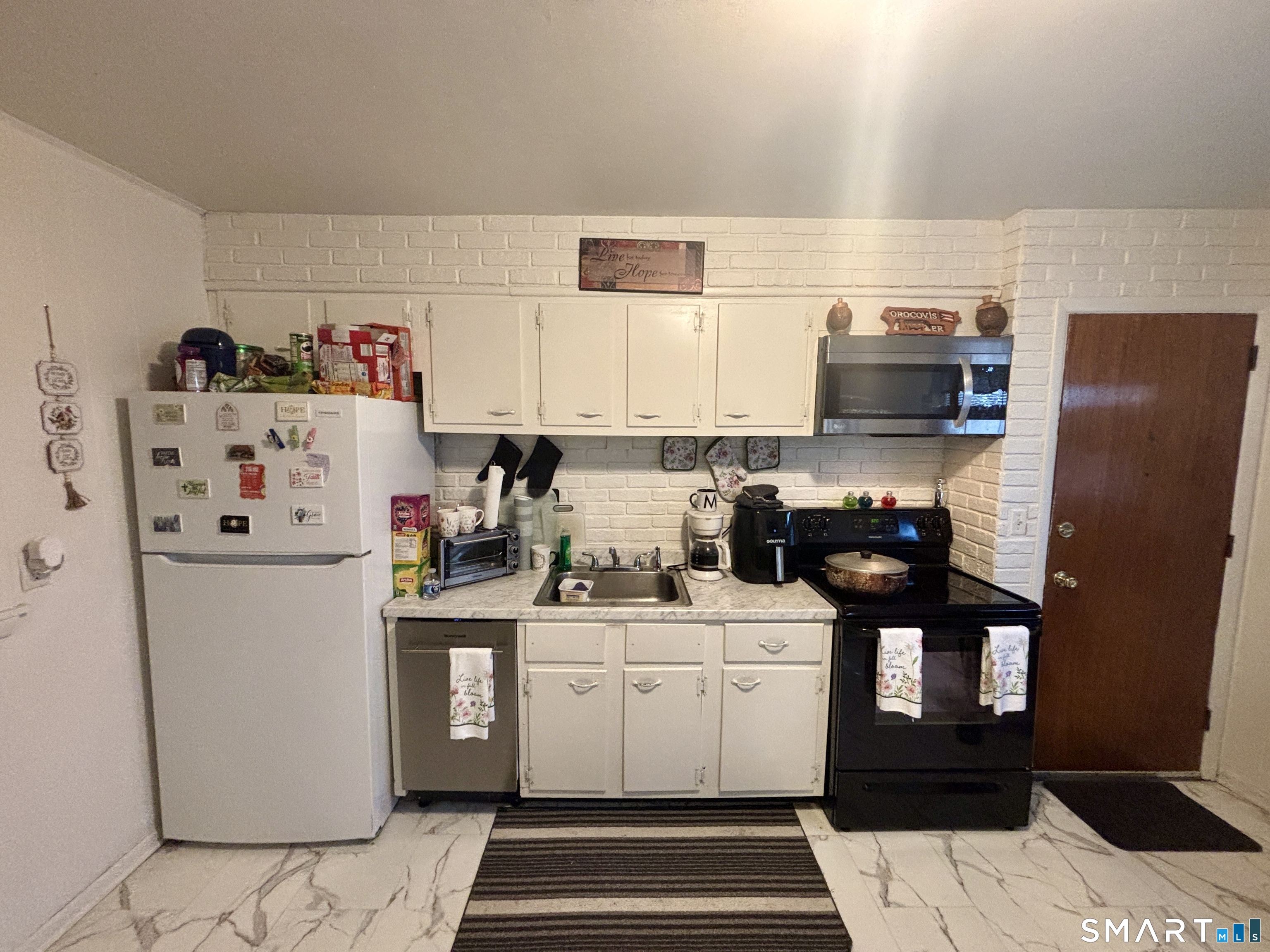 69 Oak Ridge Drive, Unit 51 New Haven, CT 06513 - Photo 2 of 20