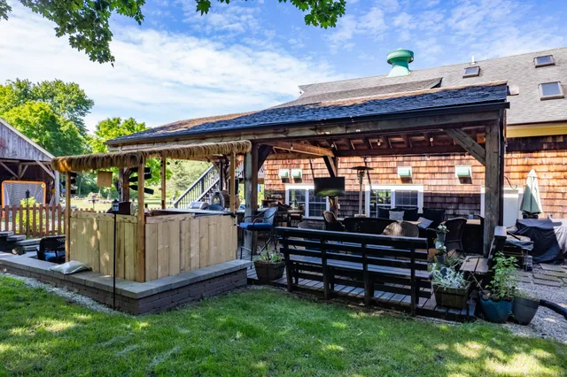 a black and white photo of a living room