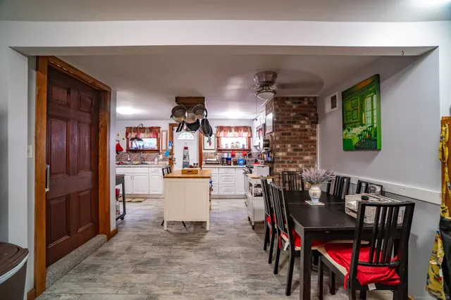 $899,000 | 26 Old Wallingford Road, Durham, CT 06422