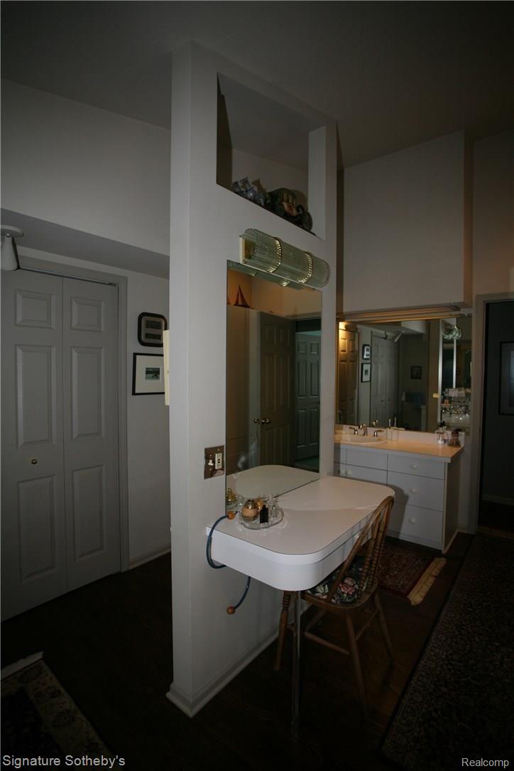6620 Clarkston Road Clarkston, MI 48346 - Photo 40 of 72 Dressing Area