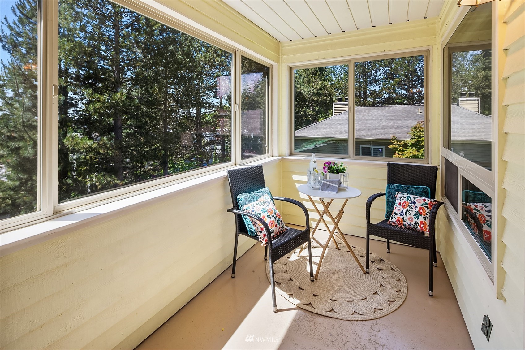 605 5th Street, Unit B 303 Kirkland, WA 98033 - Photo 10 of 18 a outdoor space with chairs