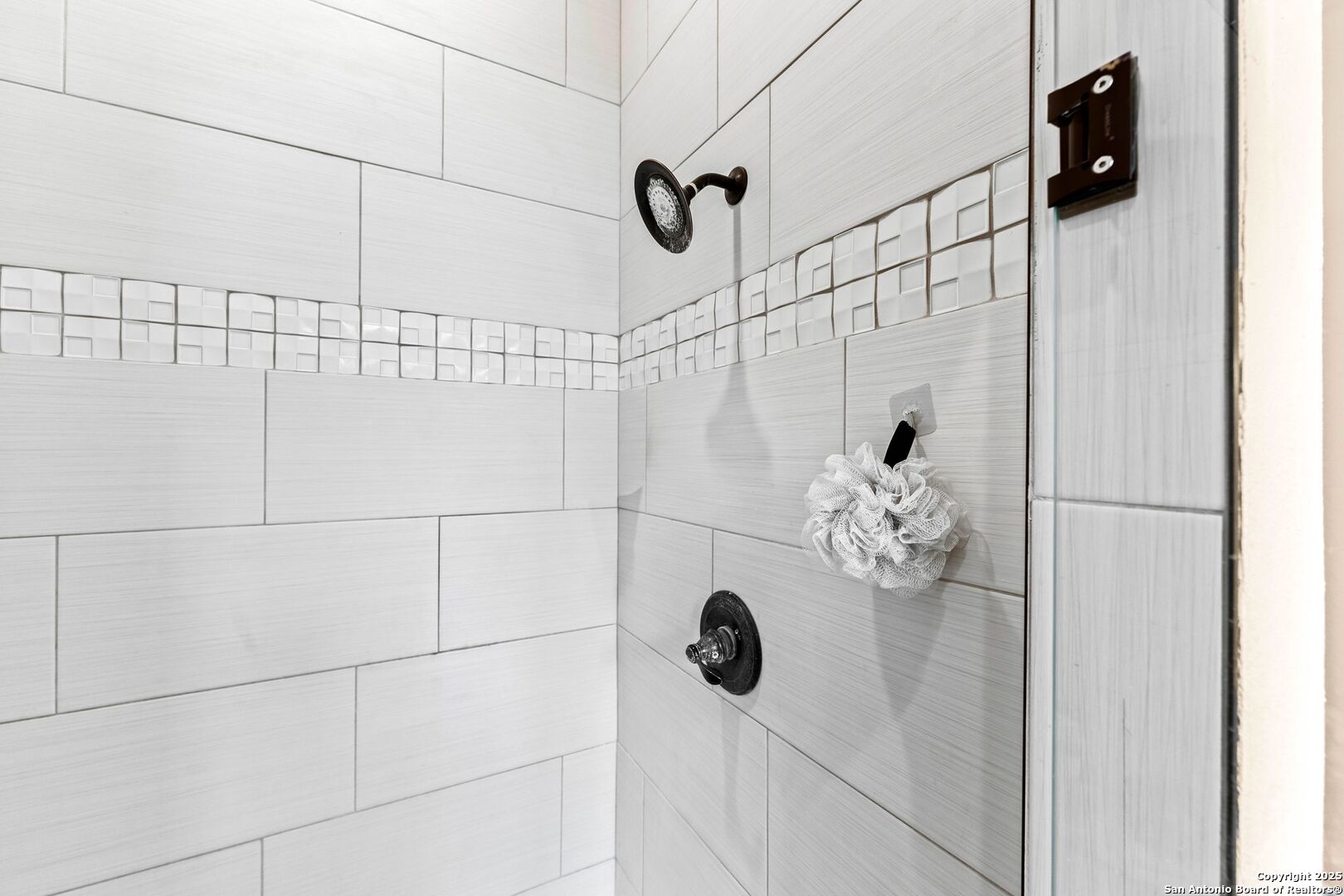 2211 Geneva Street Castroville, TX 78009 - Photo 31 of 41 a bathroom with a shower