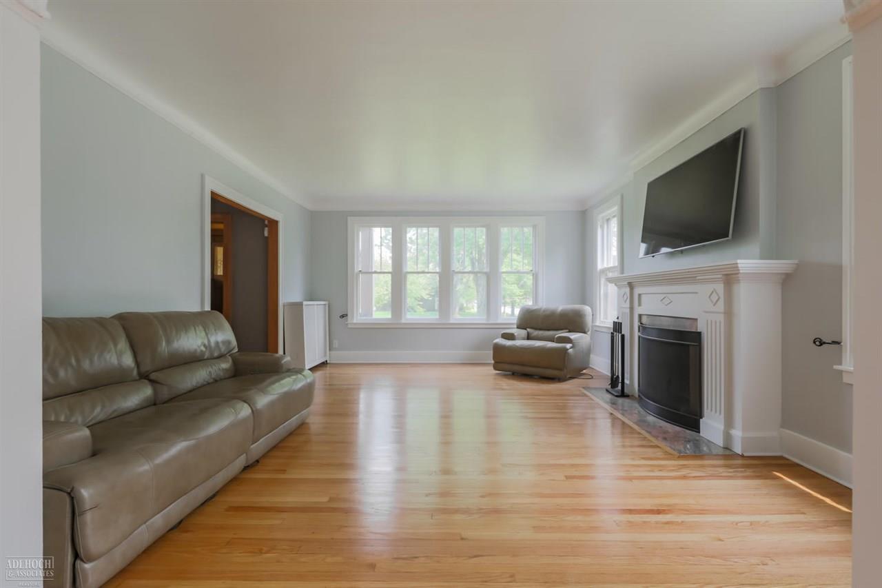 1405 Devonshire Road Grosse Pointe Park, MI 48230 - Photo 7 of 24