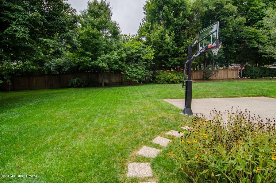 804 Foxgate Road Louisville, KY 40223 - Photo 36 of 38 Foxgate-backyard area