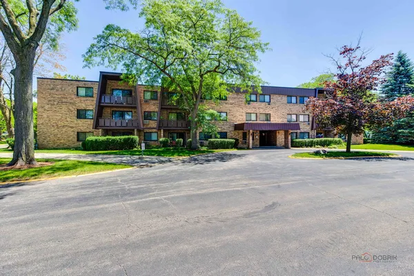 $165,000 | 2604 North Windsor Drive, Unit 204, Arlington Heights, IL 60004