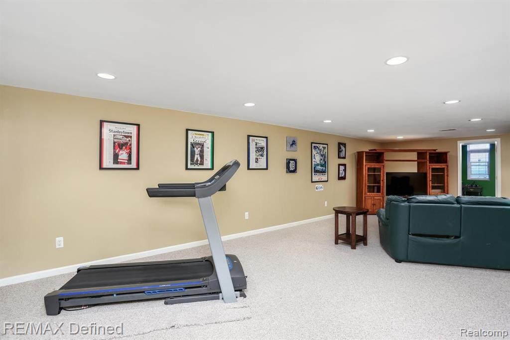 3818 Red Root Road Lake Orion, MI 48360 - Photo 36 of 41