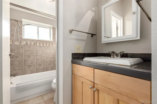 $1,300 | 590 Logan Street, Unit 309, Denver, CO 80203