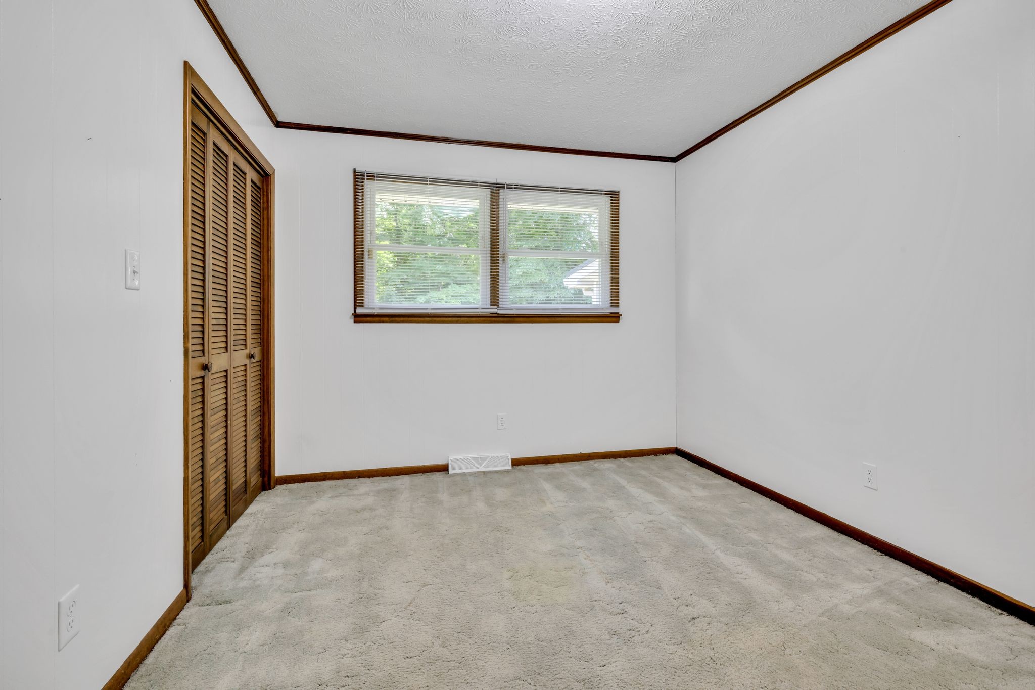 1300 2 Mile Road Burns, TN 37029 - Photo 27 of 38 an empty room with a window