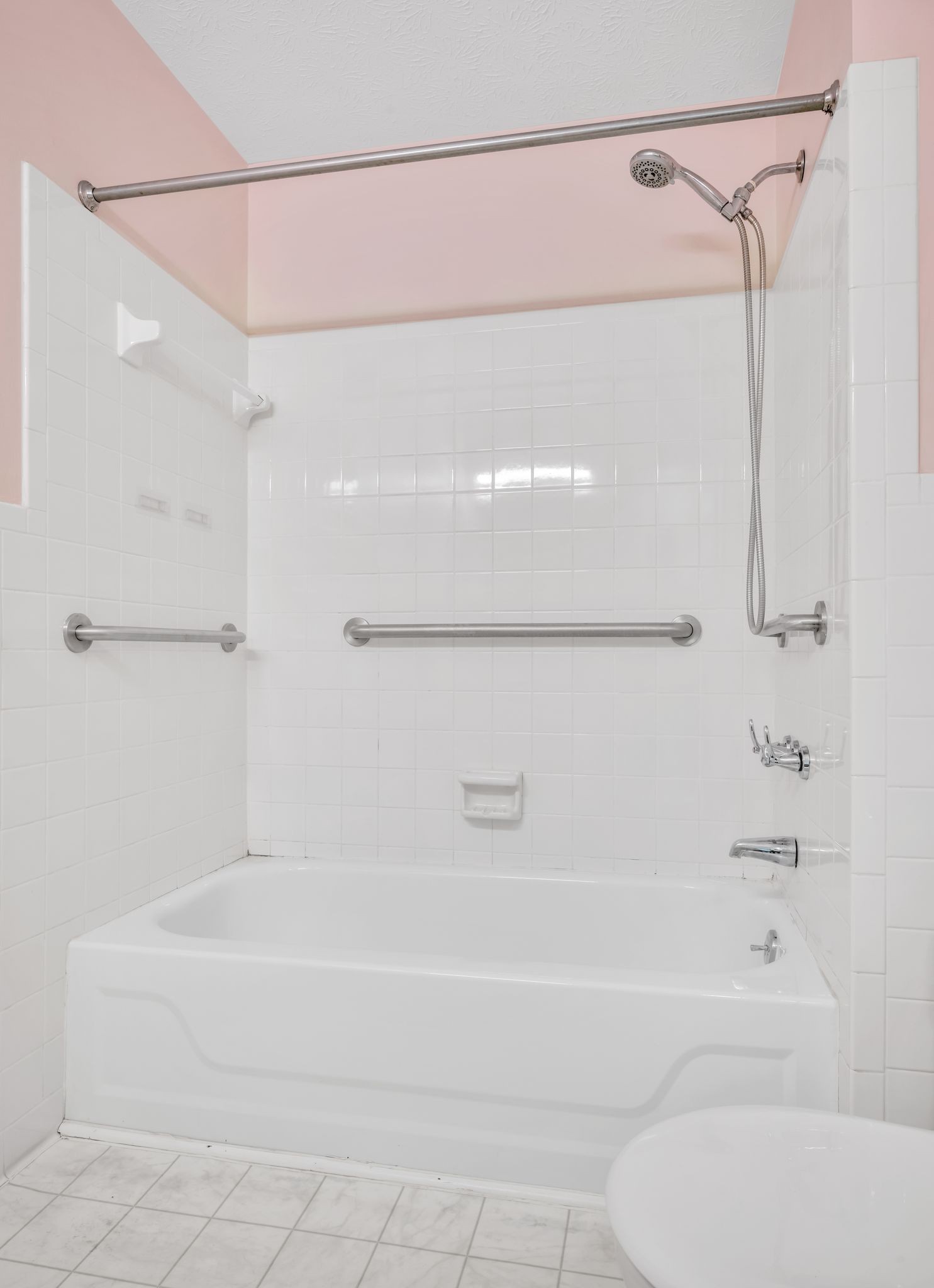 1300 2 Mile Road Burns, TN 37029 - Photo 28 of 38 a bathroom with a shower and a bath tub