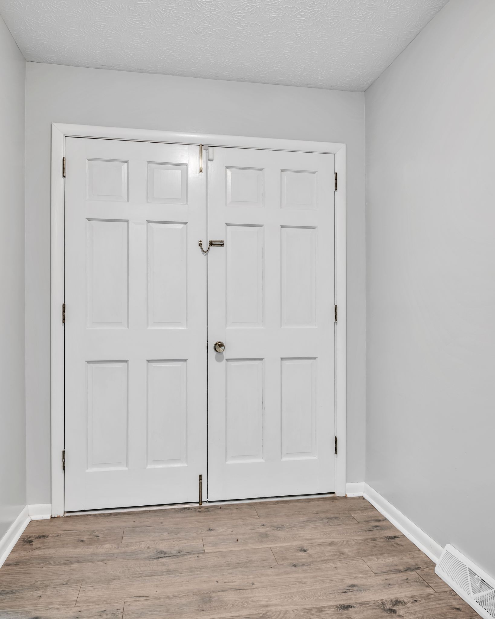 1300 2 Mile Road Burns, TN 37029 - Photo 6 of 38 a view of an empty room