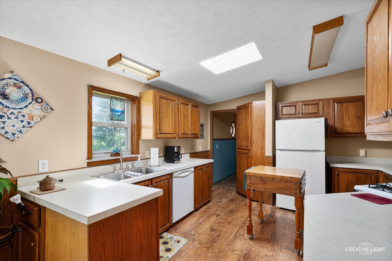 132 Cardinal Lane Sandwich, IL 60548 - Photo 8 of 17 a kitchen that has a sink a table and chairs in it