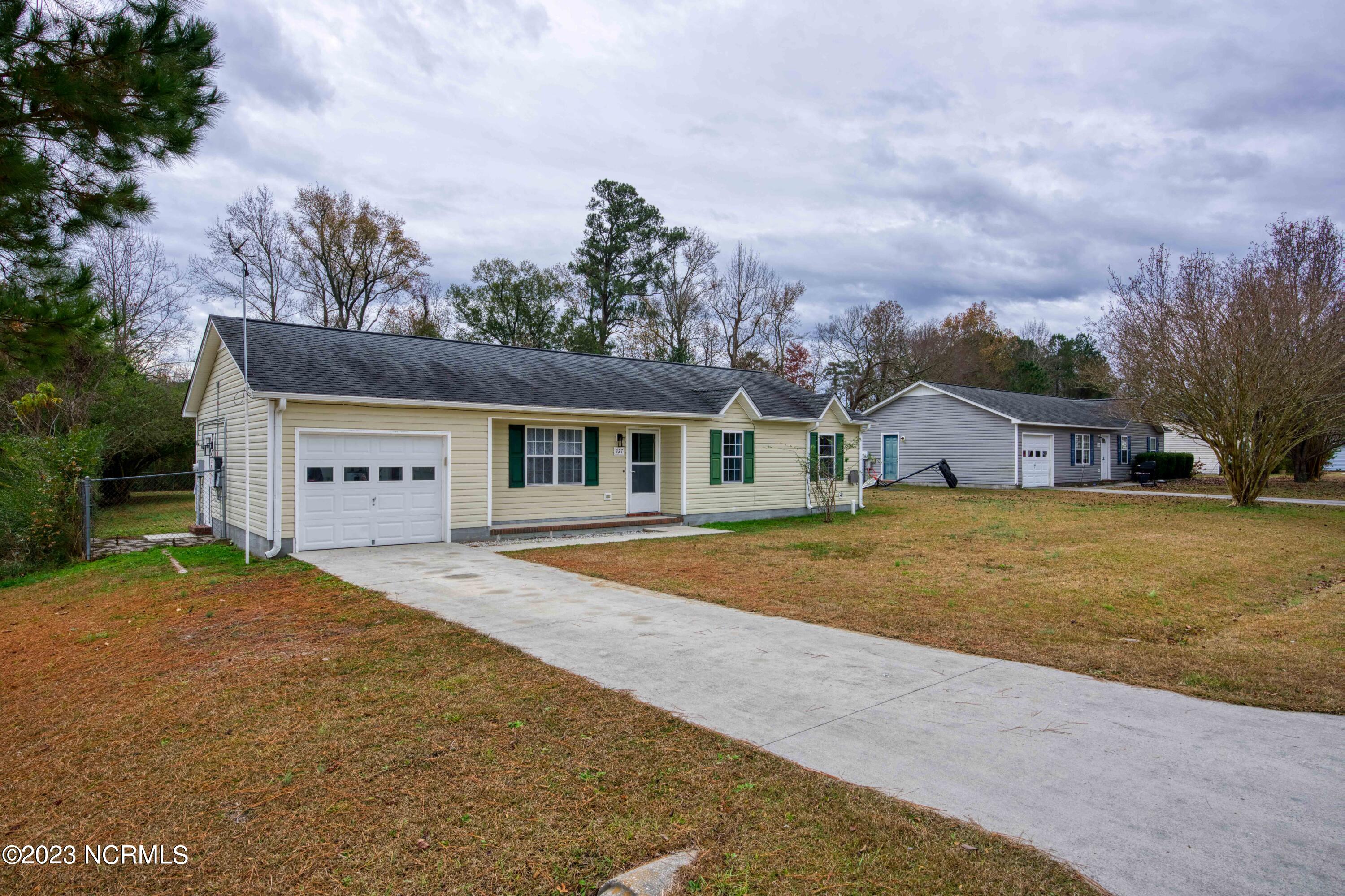 327 Steller Road Jacksonville, NC 28540 - Photo 2 of 24 327 Steller - Interior