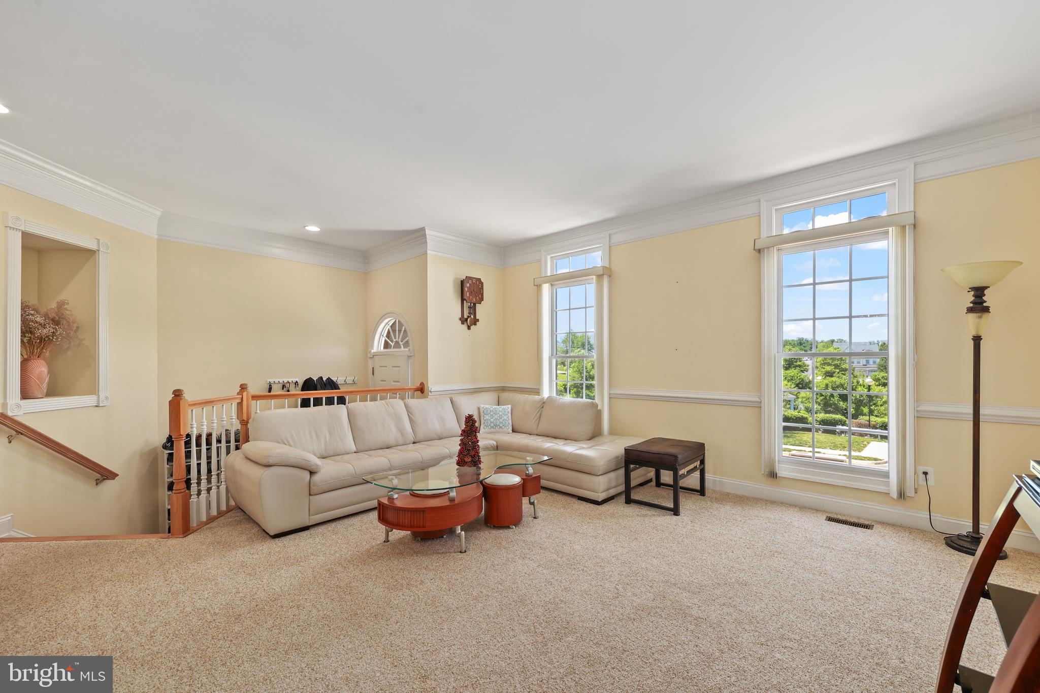 6806 Witton Circle Gainesville, VA 20155 - Photo 2 of 47 a living room with furniture and a window
