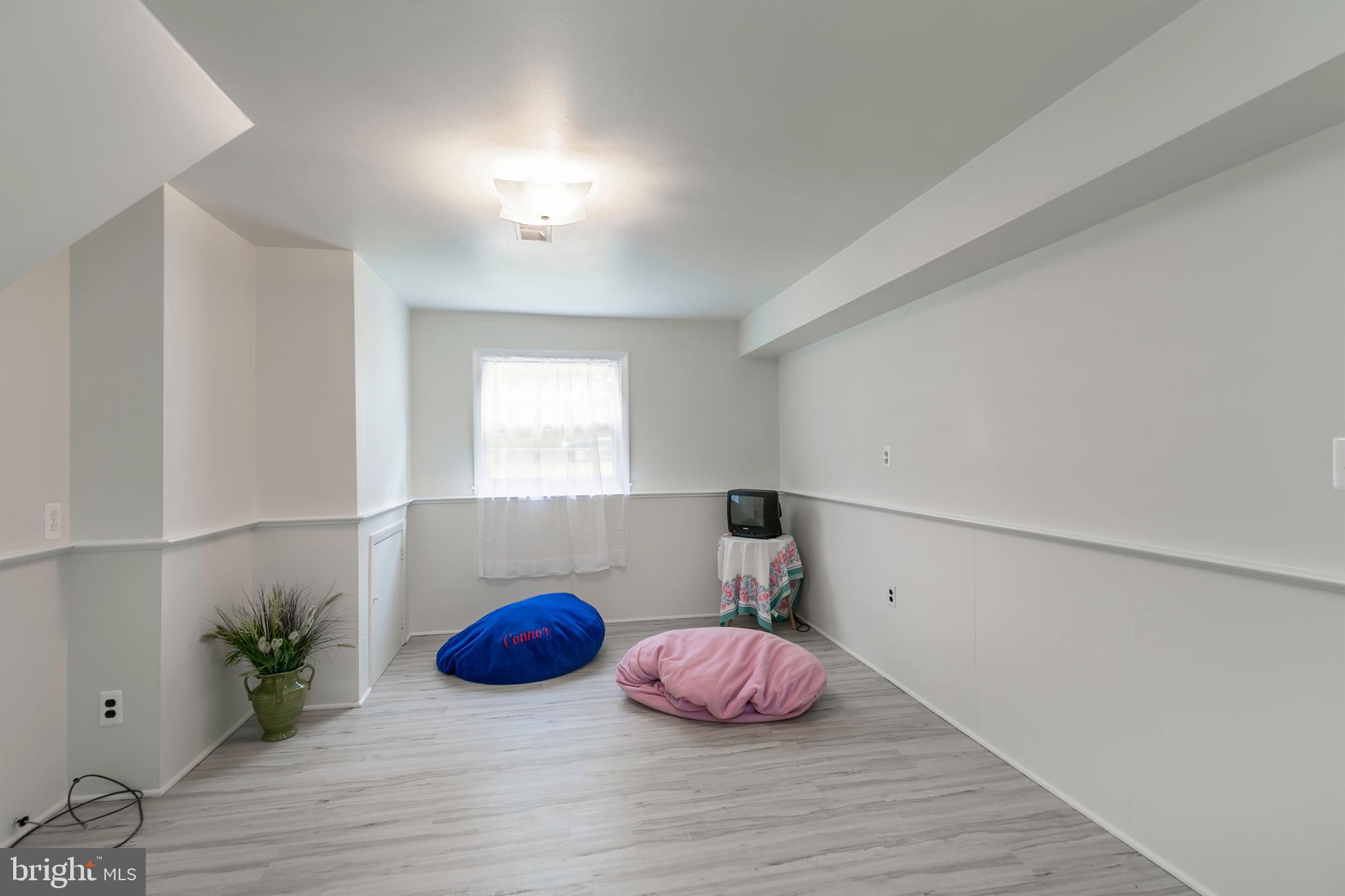 1307 N Road Severna Park, MD 21146 - Photo 13 of 32 Family room - new flooring
