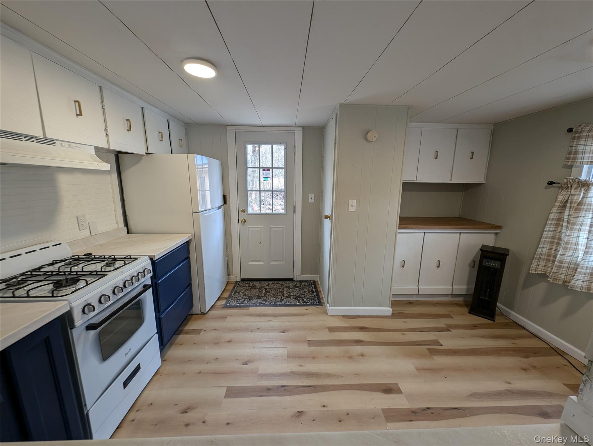 549 Hearts Content Road Cairo, NY 12473 - Photo 10 of 28 a kitchen with a stove and a refrigerator