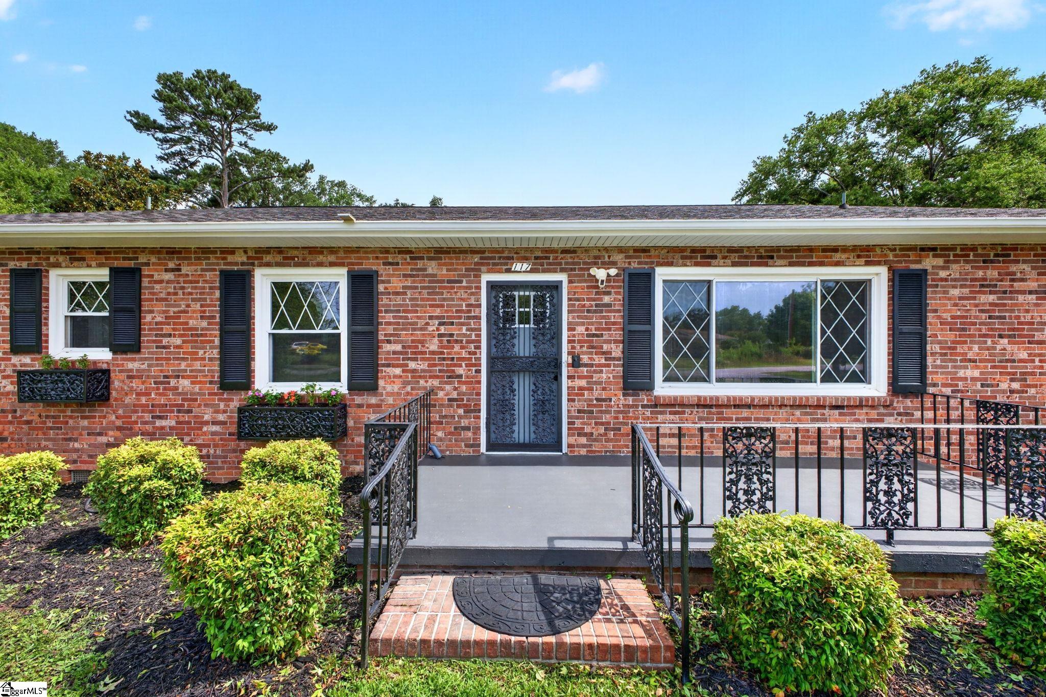 117 Rangeview Circle Greenville, SC 29617 - Photo 3 of 38
