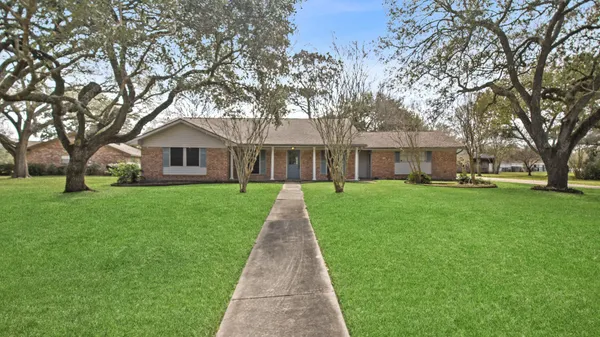 $2,800 | 515 Fairdale Street, Friendswood, TX 77546