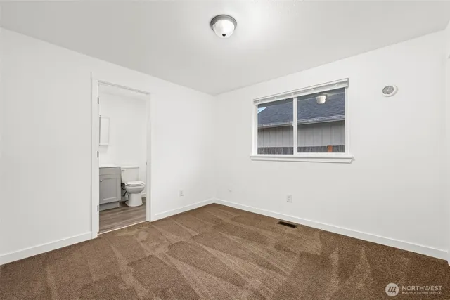 a view of empty room with window