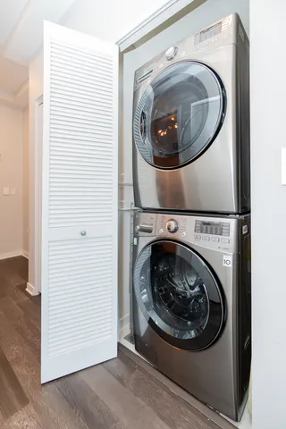 a close up view of washer and dryer