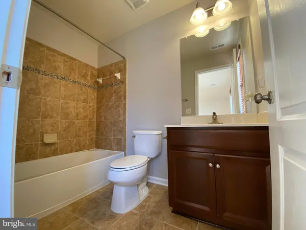 an empty room with windows and ceiling fan