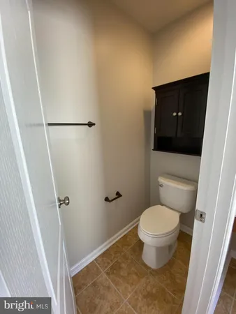 an empty room with windows and pillars in it