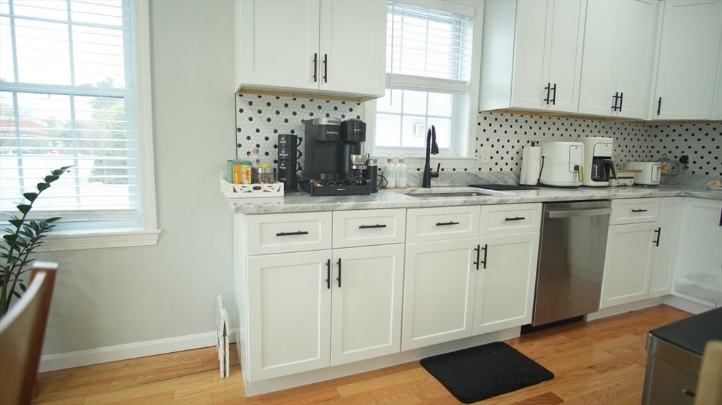 9 Hall Street Webster, MA 01570 - Photo 4 of 37