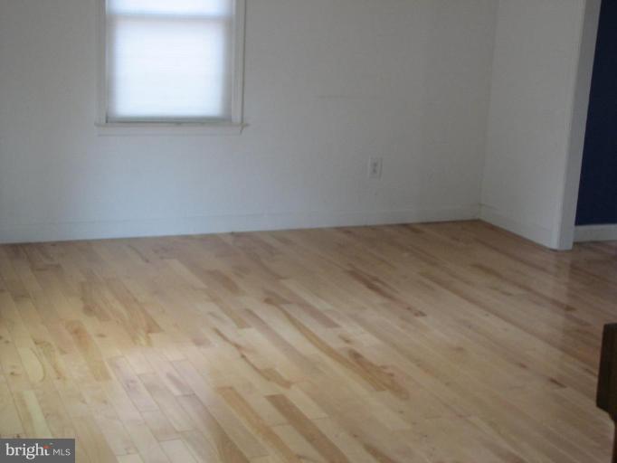 12047 Kahns Road Manassas, VA 20112 - Photo 6 of 8 Living Room