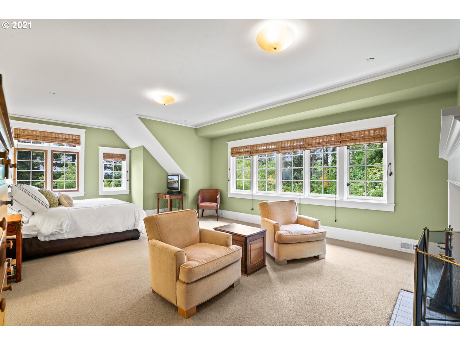 1925 South Military Road Portland, OR 97219 - Photo 22 of 32 a living room with furniture and large windows