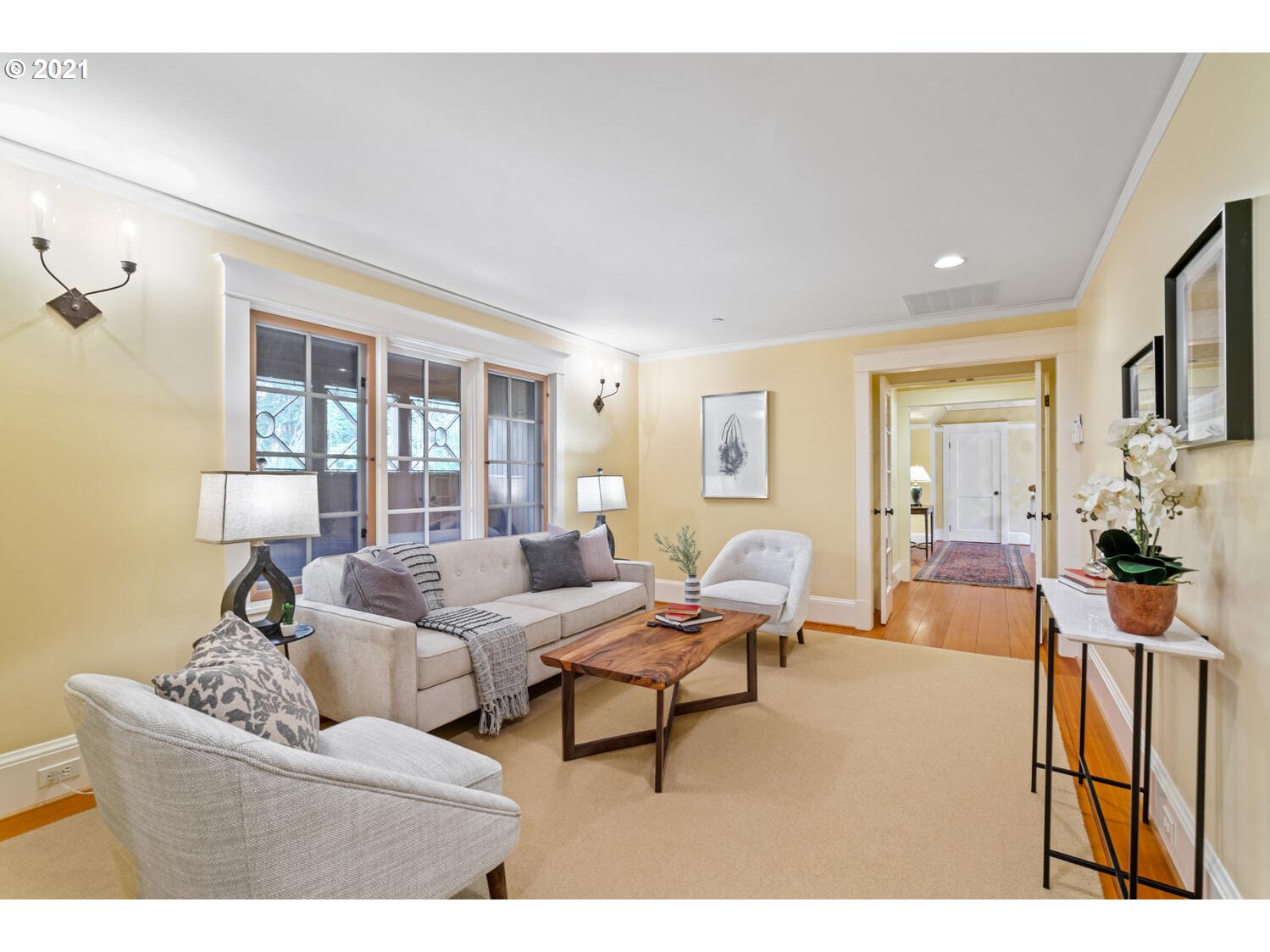 1925 South Military Road Portland, OR 97219 - Photo 25 of 32 a living room with furniture and a table