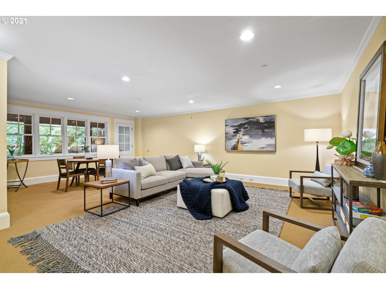 1925 South Military Road Portland, OR 97219 - Photo 27 of 32 a living room with furniture and a large window