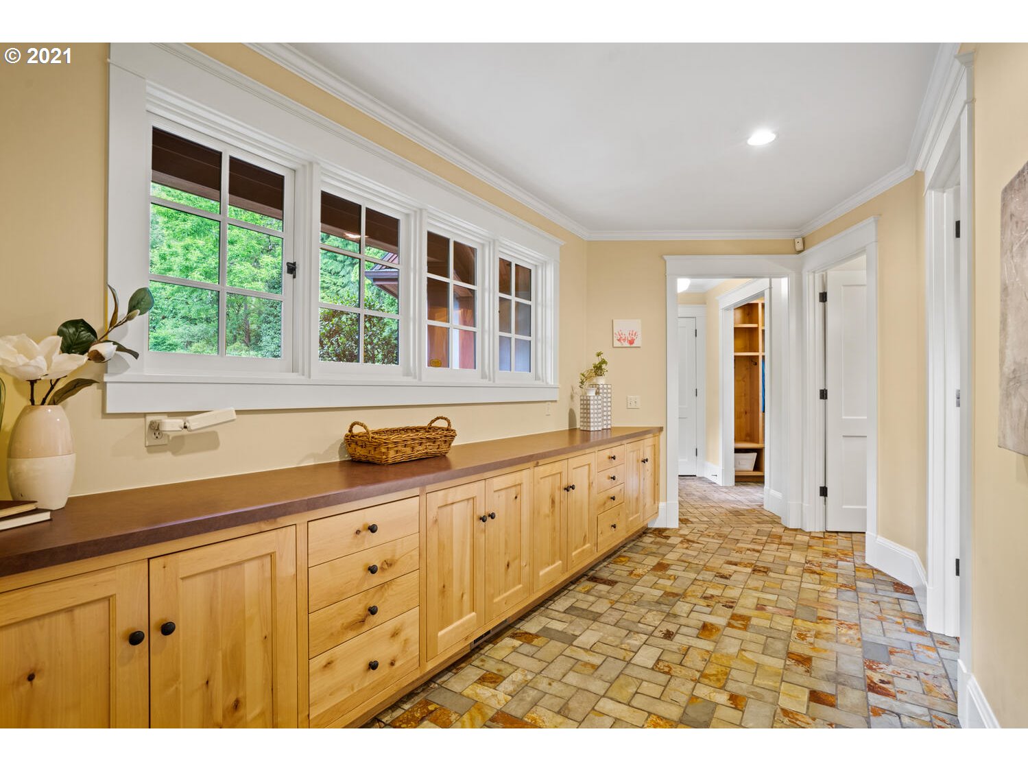 1925 South Military Road Portland, OR 97219 - Photo 29 of 32 a bathroom with a granite countertop sink mirror and a bathtub