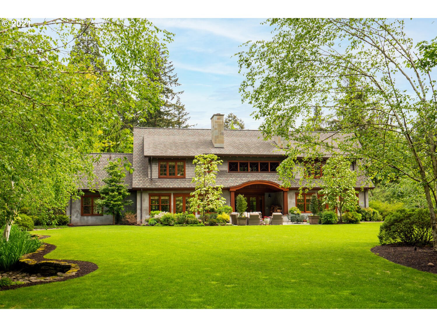 1925 South Military Road Portland, OR 97219 - Photo 31 of 32 a front view of a house with a yard