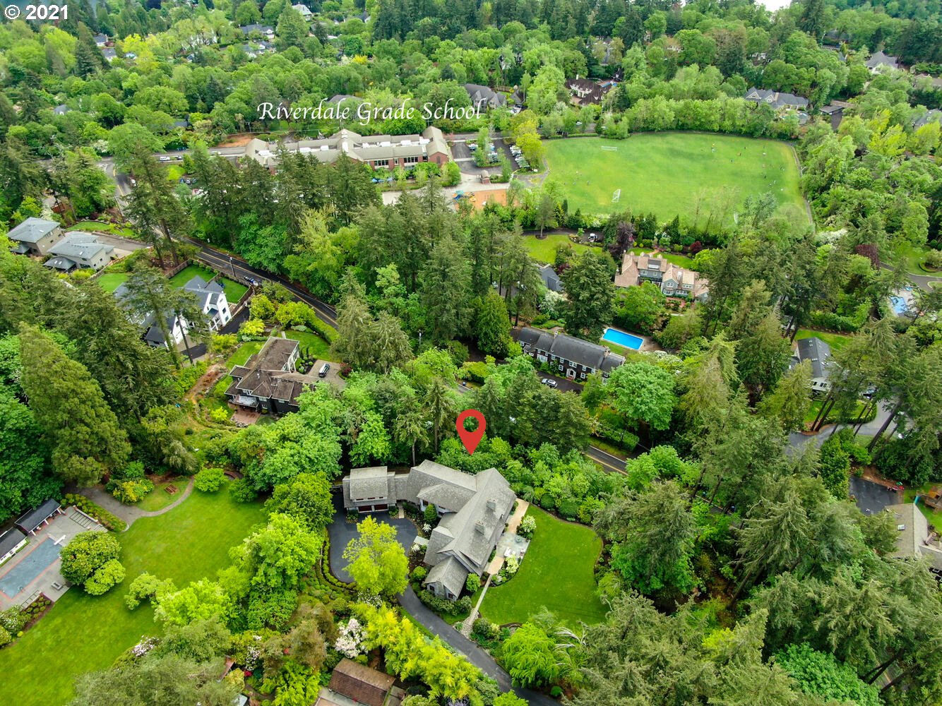 1925 South Military Road Portland, OR 97219 - Photo 32 of 32 a view of a garden with plants