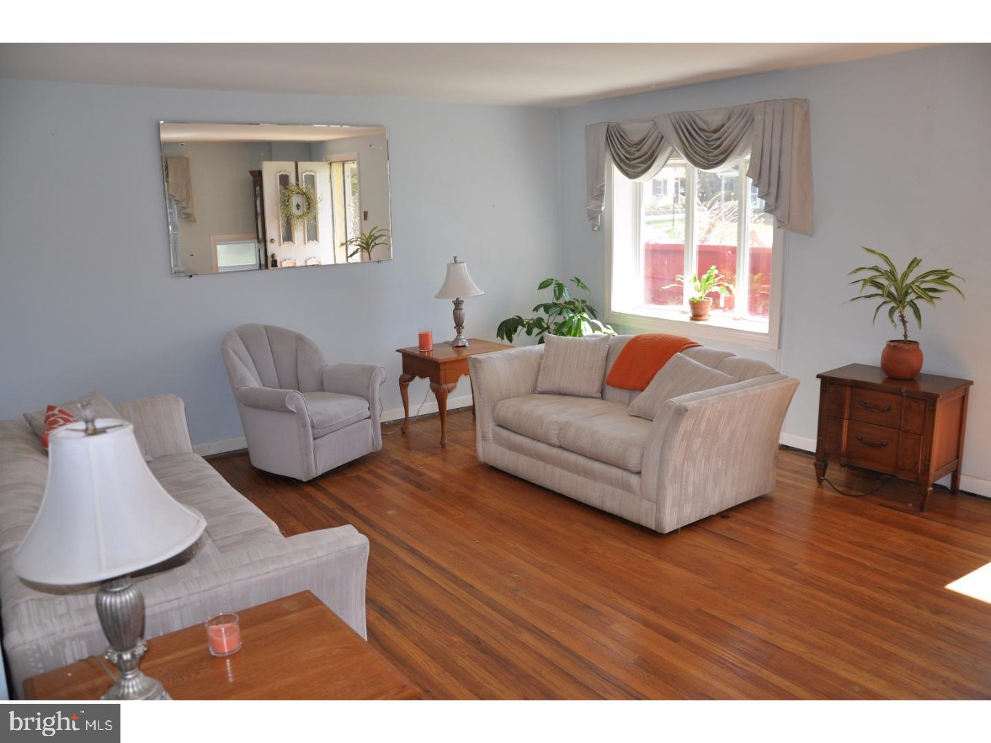 127 Redford Road Oreland, PA 19075 - Photo 4 of 22 Gallery Image 4
