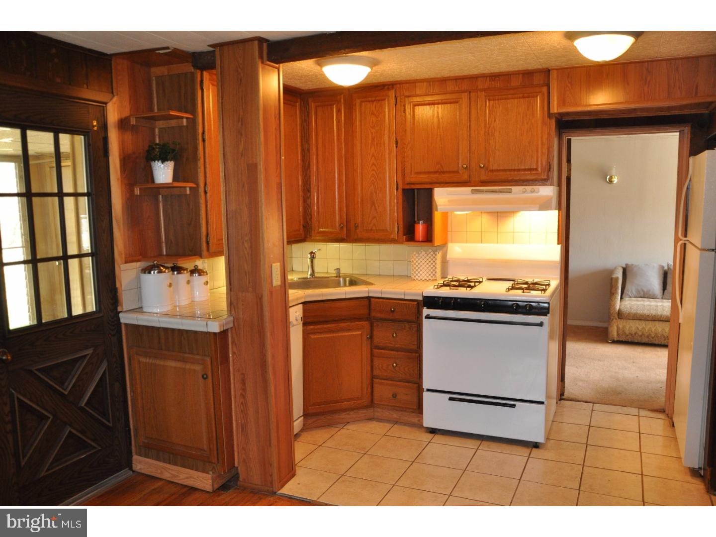127 Redford Road Oreland, PA 19075 - Photo 5 of 22 Gallery Image 5