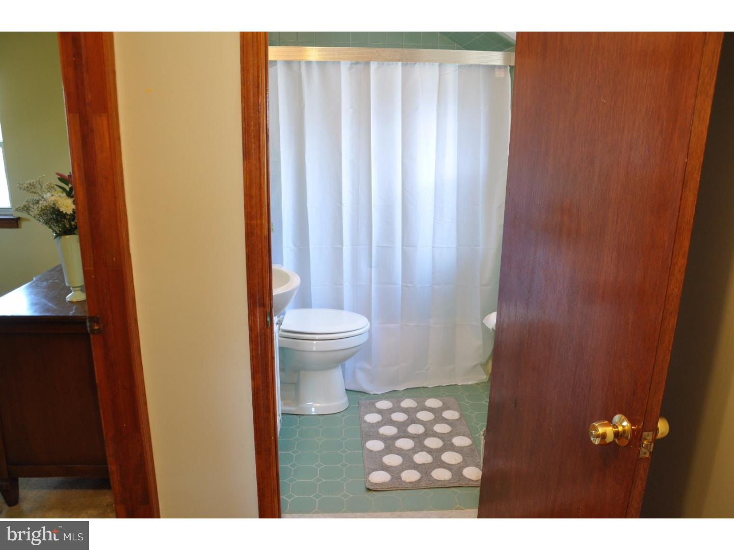 127 Redford Road Oreland, PA 19075 - Photo 8 of 22 Gallery Image 8