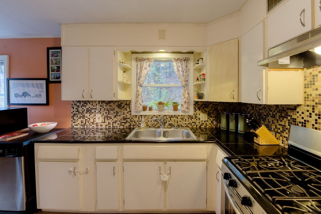 3 Wall Road Holyoke, MA 01040 - Photo 25 of 34