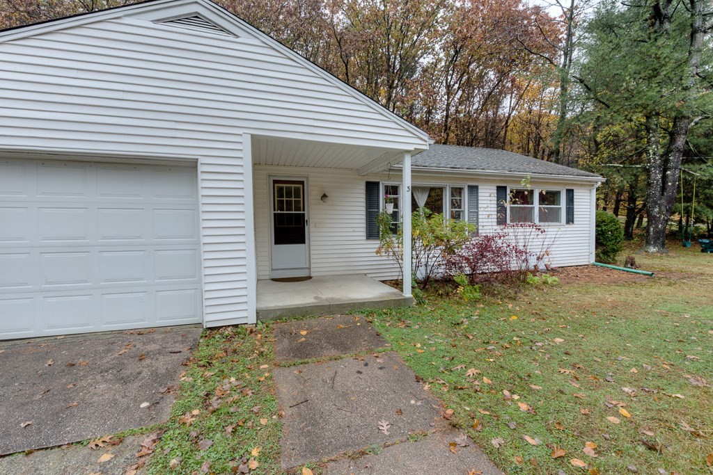 3 Wall Road Holyoke, MA 01040 - Photo 4 of 34