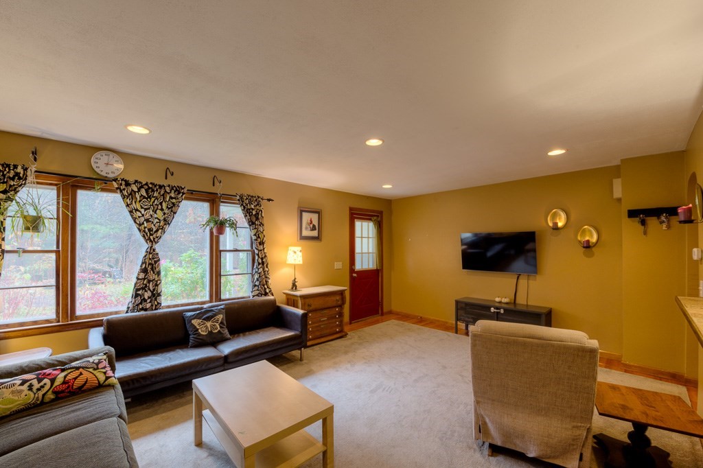 3 Wall Road Holyoke, MA 01040 - Photo 6 of 34