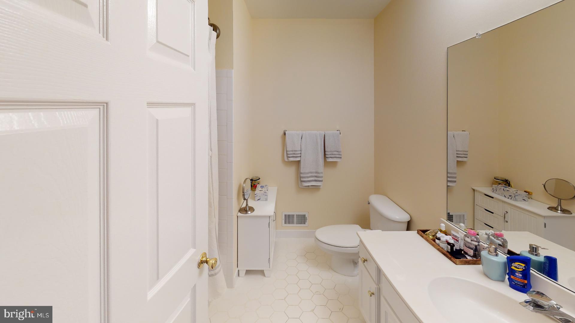 6 York Road Princeton Junction, NJ 08550 - Photo 25 of 54 Main Hallway Bath