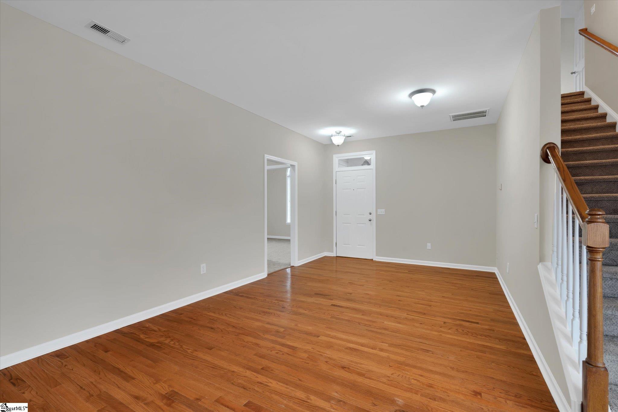 204 Downs Road Greenville, SC 29617 - Photo 4 of 29 LOOKING TOWARDS THE FRONT DOOR