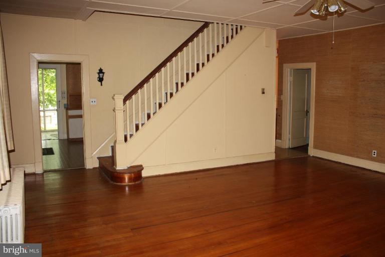 484 Royal Beach Road Pasadena, MD 21122 - Photo 14 of 16 Living Room #3