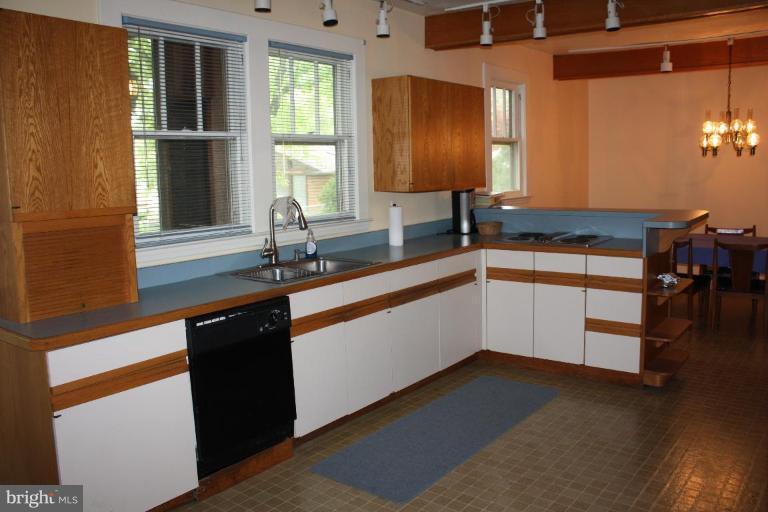 484 Royal Beach Road Pasadena, MD 21122 - Photo 7 of 16 Kitchen